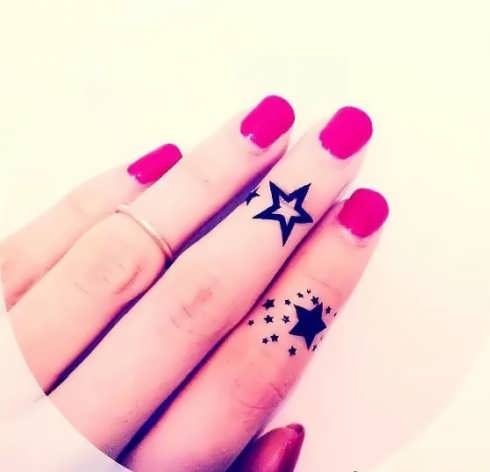 تتوی ستاره روی انگشت